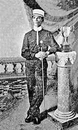Félix Carvajal, con  su copa de plata